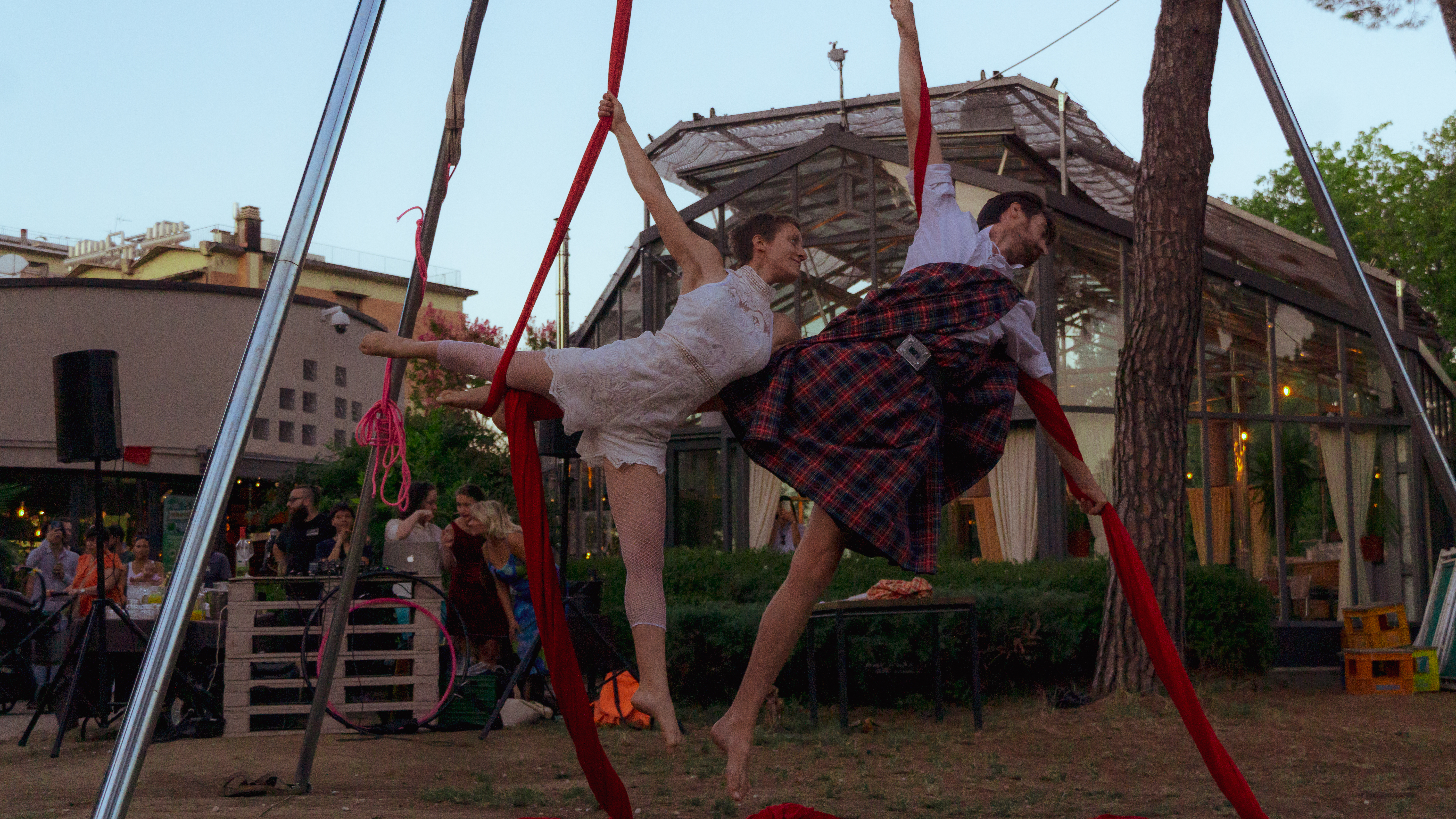 seb and fra performing doubles silks